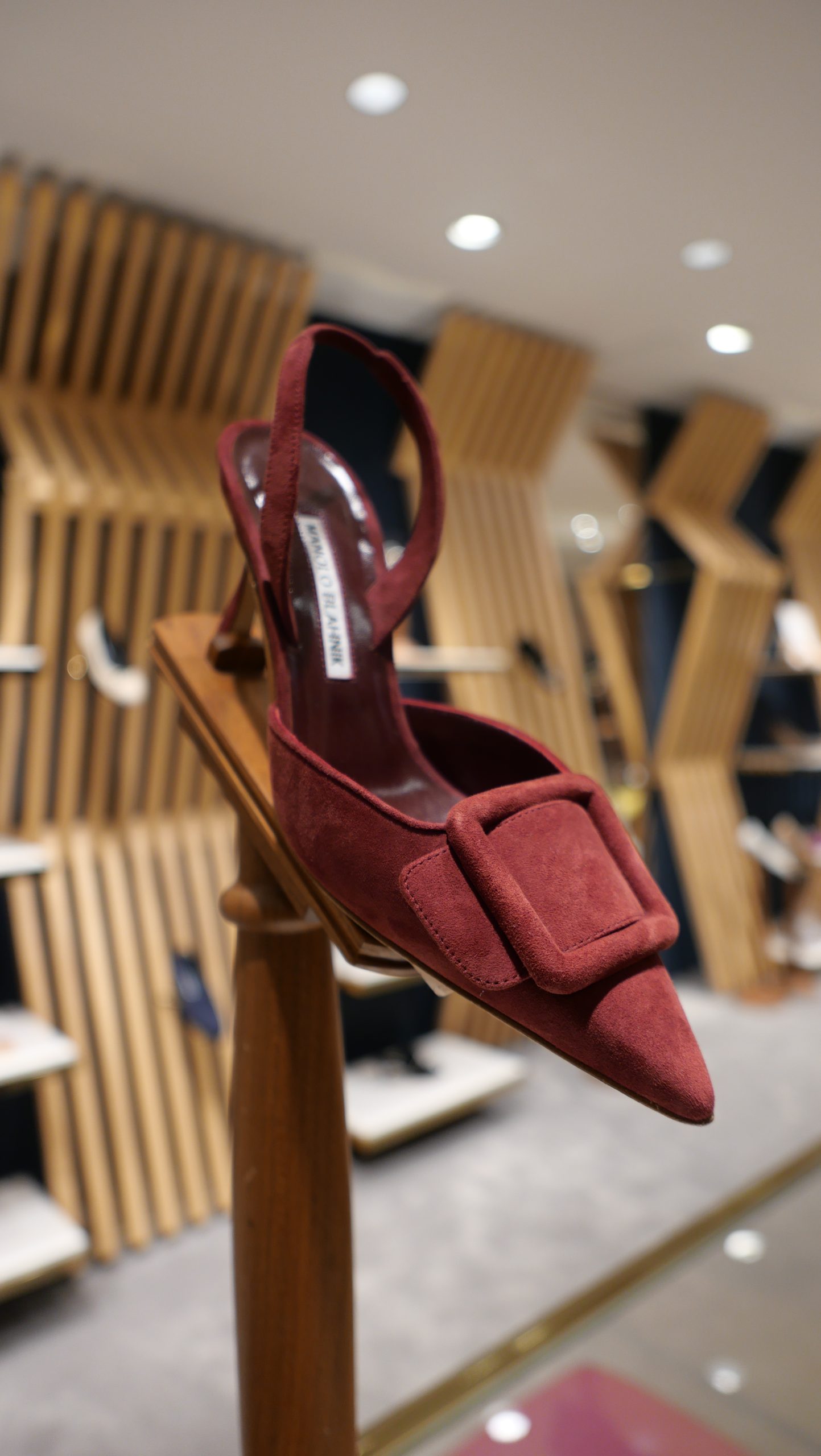 美しい靴を求めて：マノロ ブラニクの魅力｜ファッションライターLulu