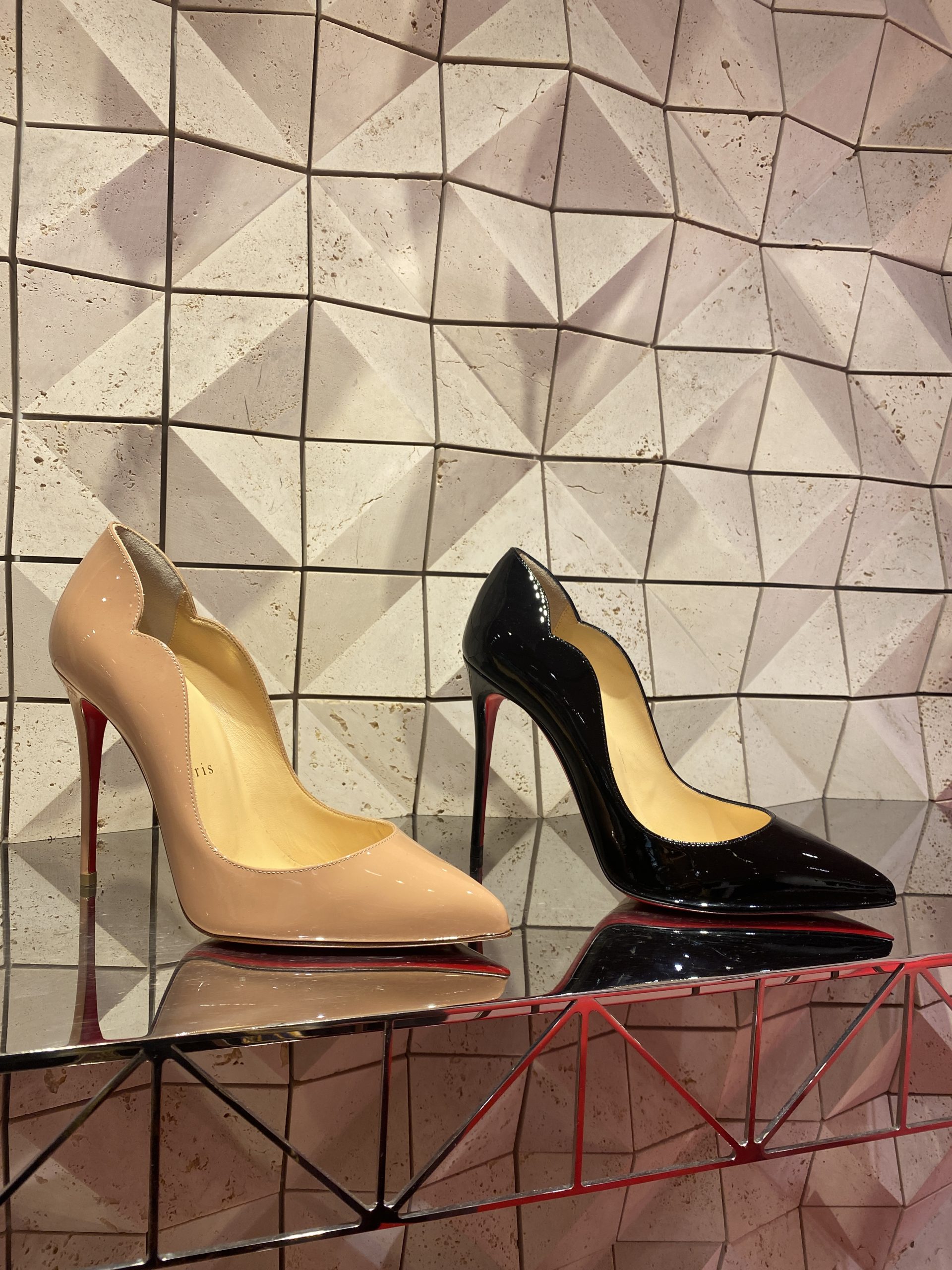 美しい靴の世界：クリスチャン ルブタンの魅力｜ファッションライター