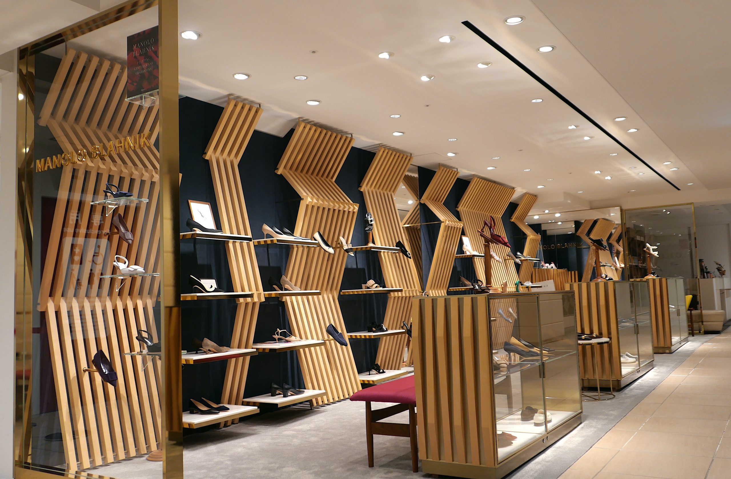 美しい靴を求めて：マノロ ブラニクの魅力｜ファッションライターLulu