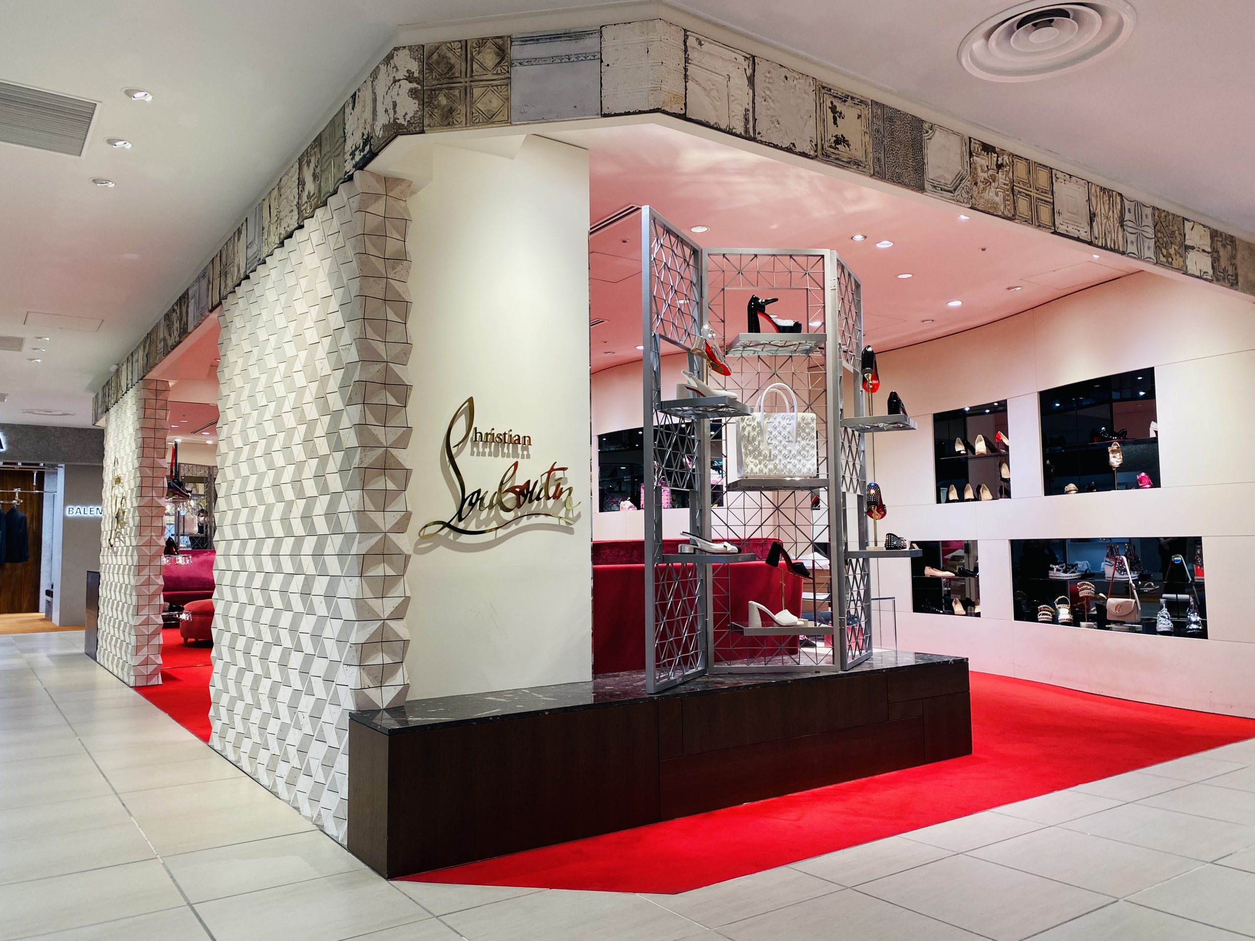 美しい靴の世界：クリスチャン ルブタンの魅力｜ファッションライター