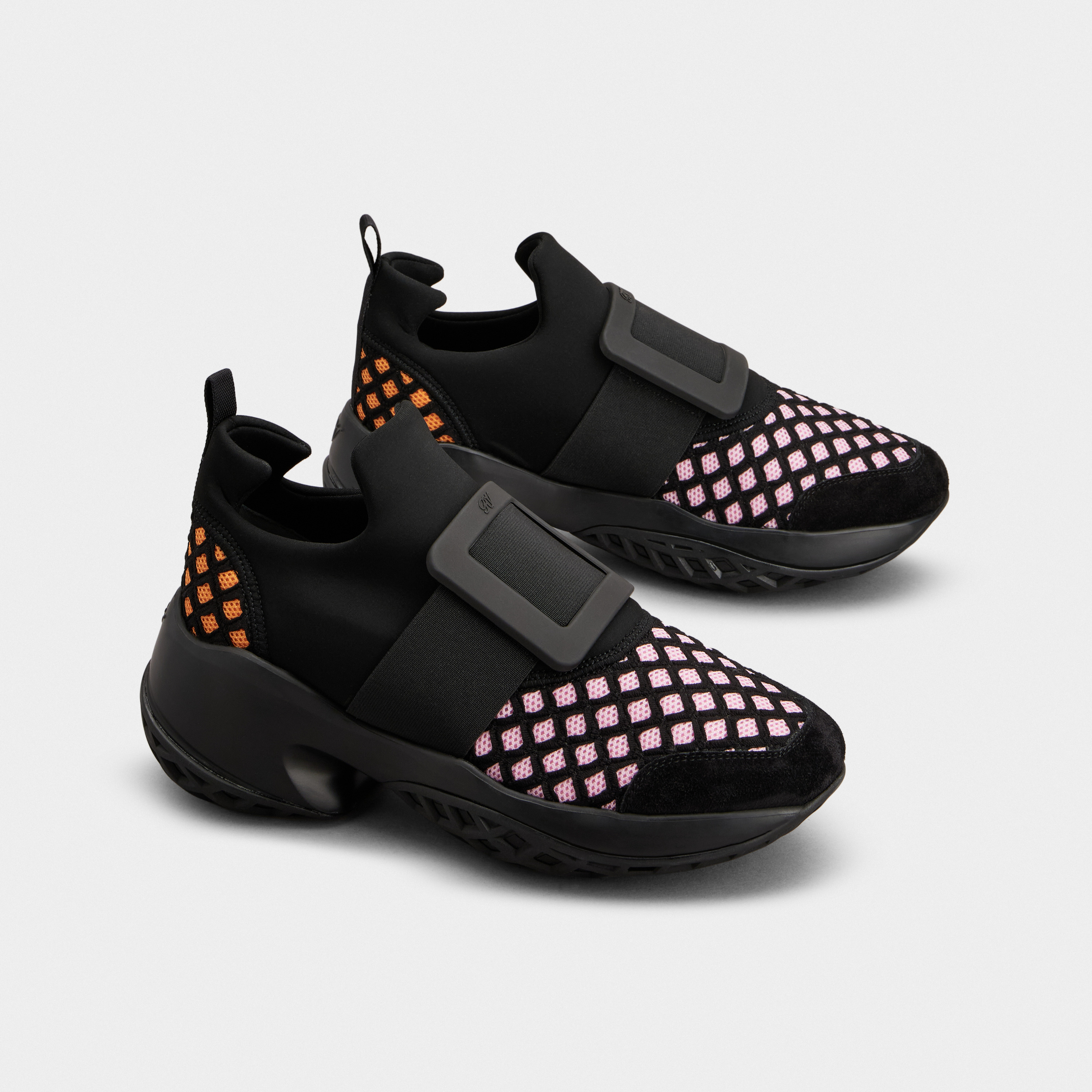 ロジェヴィヴィエ  スニーカー ロジェ ヴィヴィエ 2025-26年秋冬コレクション「ローズ ヴィヴィエ」を